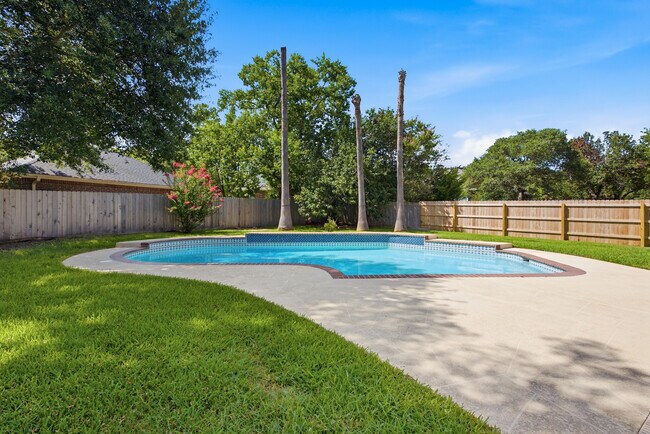 Building Photo - 905 Winged Foot Dr