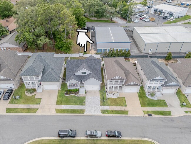 Building Photo - 409 Hideaway Ln