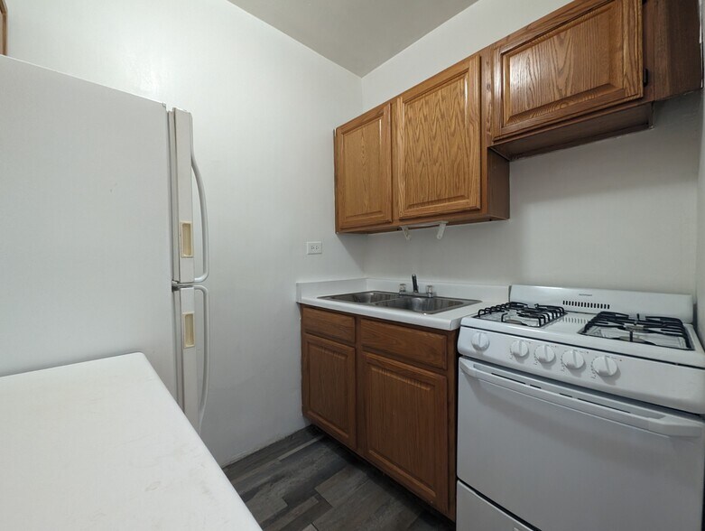 Building Photo - 705 W Belmont Ave