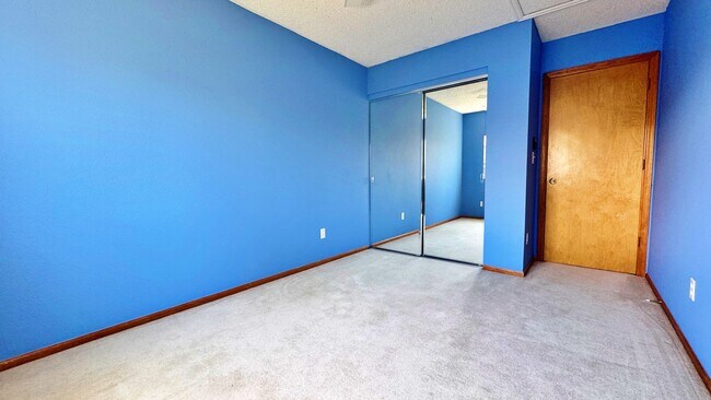 Building Photo - Welcome To This Fantastic 3 Bed 4 Bath Hom...