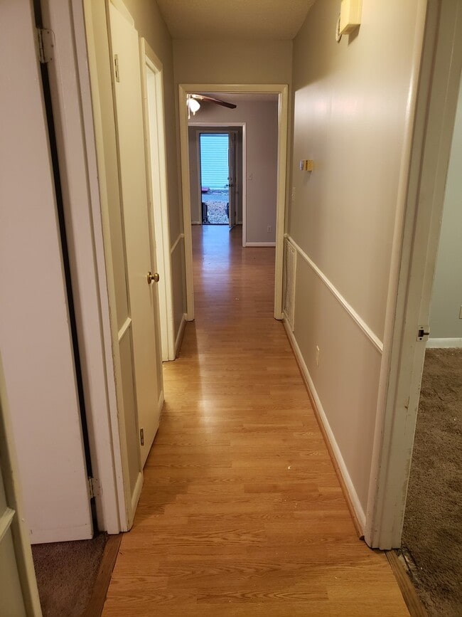 Building Photo - 3 bedroom/2 bath