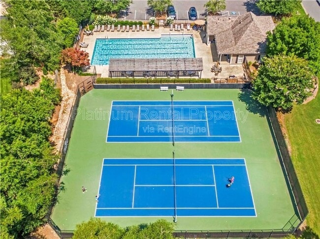 Building Photo - 925 Briars Bend