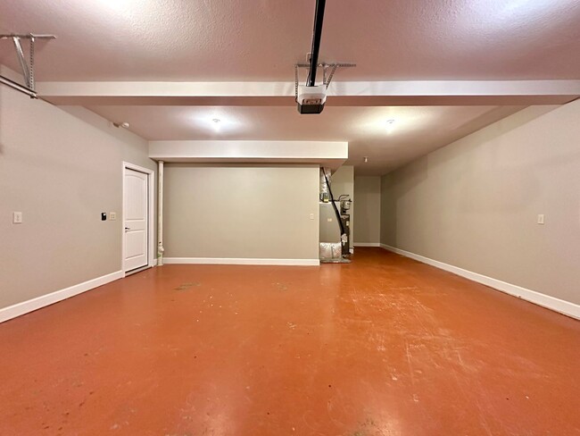 Building Photo - 1093 Henry Pl Blvd