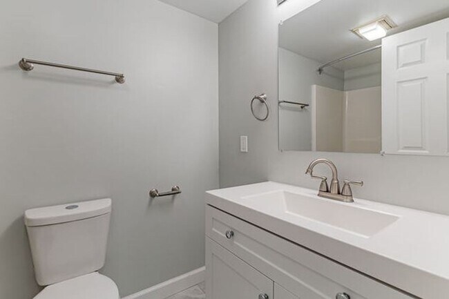 Building Photo - Two bedroom, two bath apartment with golf ...