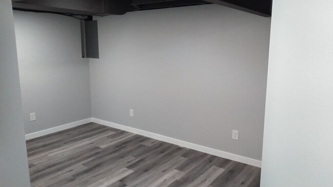 Building Photo - 814 E 14th St