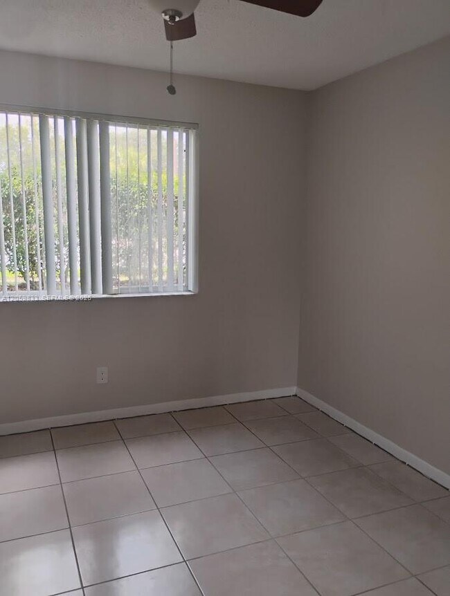 Building Photo - 729 NW 92nd Ave