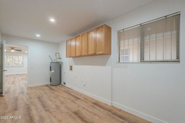 Building Photo - 12433 W Fieldstone Dr