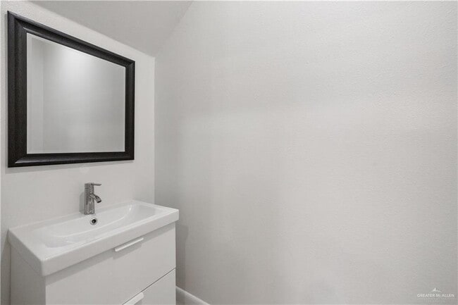 Building Photo - 15 Nassau St