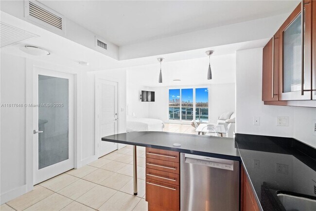 Building Photo - 2301 Collins Ave