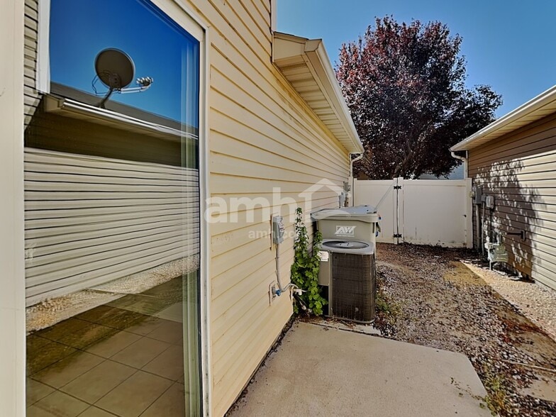 Building Photo - 9707 W Brogan Dr