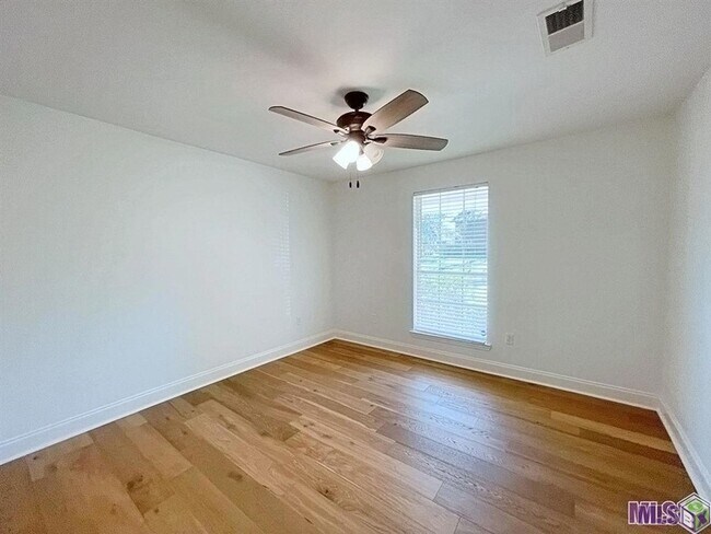 Building Photo - 10727 Danbury Dr