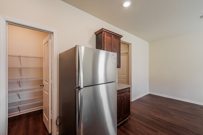 Building Photo - 6048 Rainbow Row