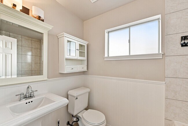 Building Photo - 10715 Wickersham Ln
