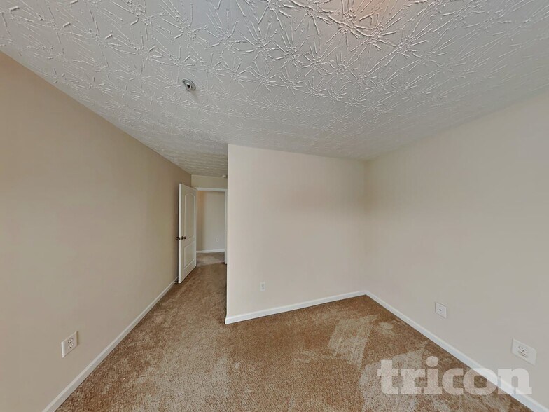 Building Photo - 1024 Weatherwood Pl NE
