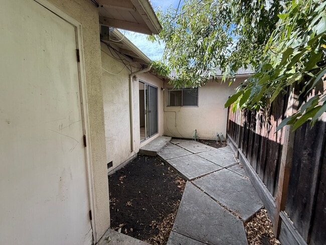 Building Photo - Remodeled Duplex in Central Sunnyvale Loca...