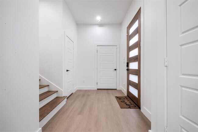 Building Photo - 6815 Paris St