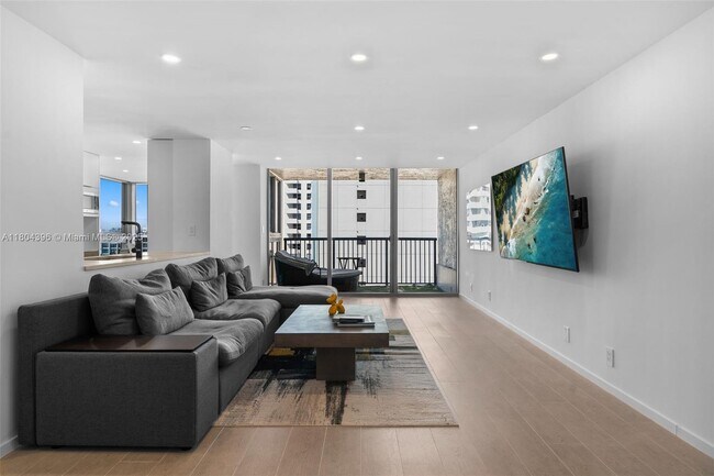 Building Photo - 2655 Collins Ave