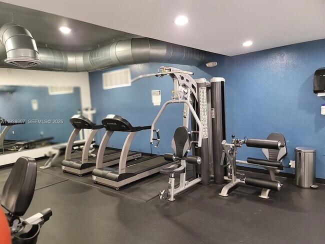 Building Photo - 401 Golden Isles Dr