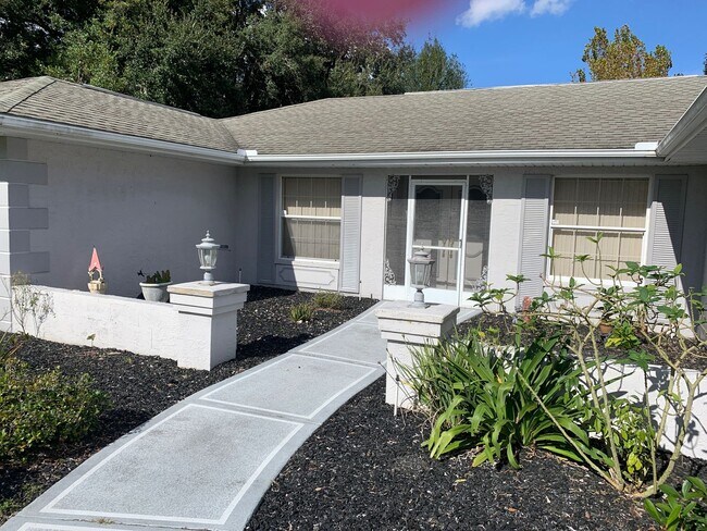 Building Photo - Beautiful Spring Hill pool home