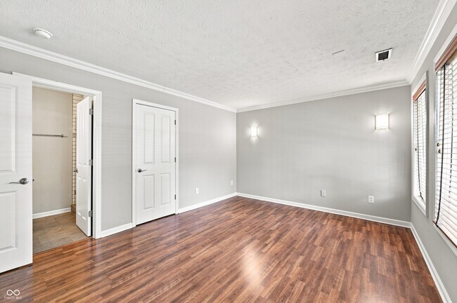 Building Photo - 353 Autumn Dr
