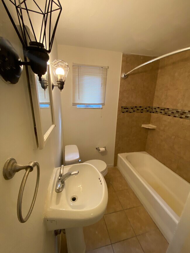 Building Photo - 731 Darlington St