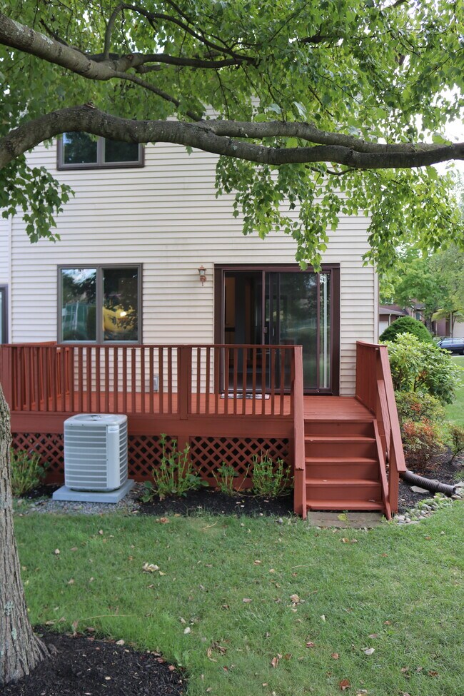 Building Photo - 17 Saxonney Cir