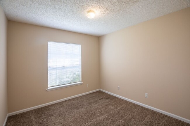 Building Photo - Great Rental in Litchfield at OakLeaf Plan...