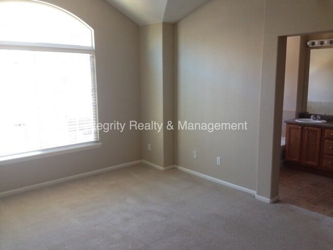 Building Photo - 1381 Royal Troon Dr