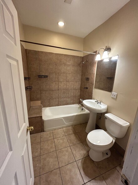 Building Photo - 3849 W School St