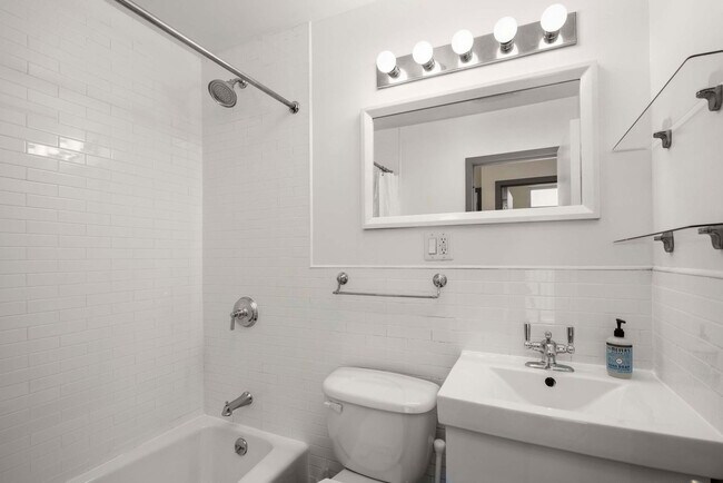 Building Photo - 140 Broadway