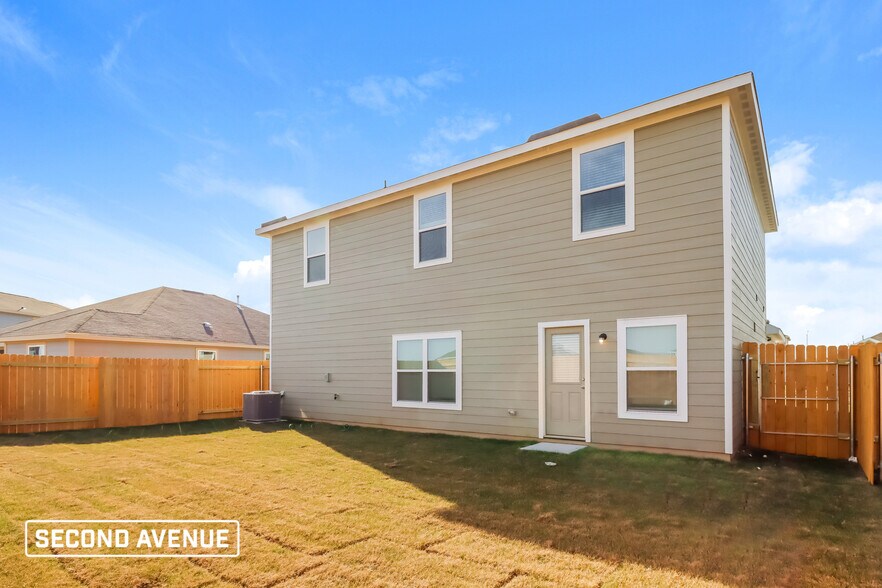 Building Photo - 9637 Sierra Grande Dr