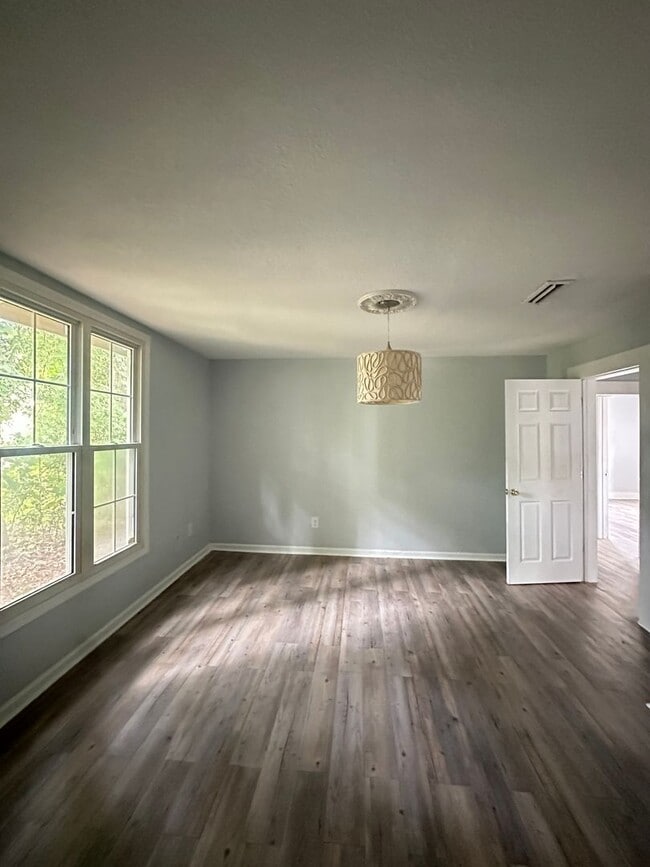 Building Photo - 410 Glover Ave