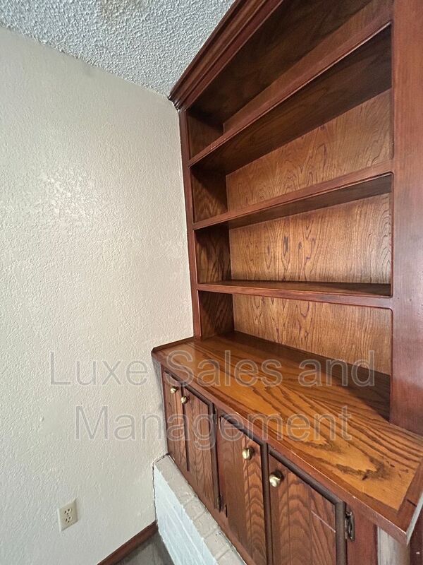 Building Photo - 1307 Summerton Pl