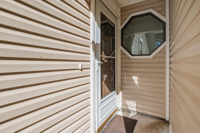 Building Photo - 206 Esmond Ct