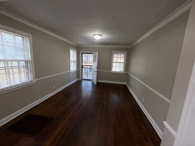 Building Photo - Charming 3-Bed, 1-Bath Home with Spacious Yard