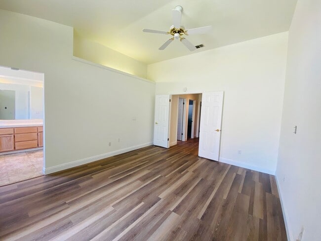 Building Photo - Charming Single-Story Corner Lot Rental