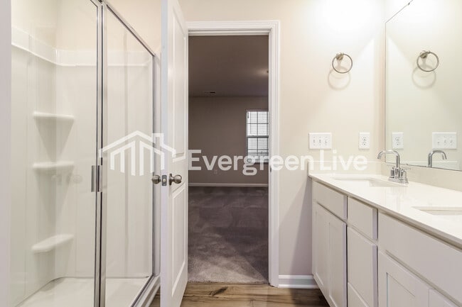 Building Photo - ready