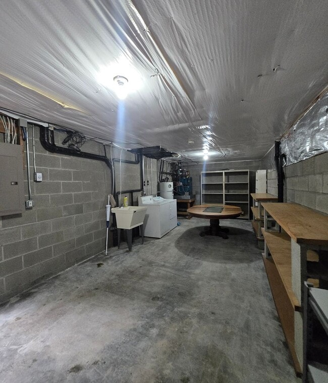 Building Photo - 2 Bedroom, 2 Bathroom Home For Rent in the...