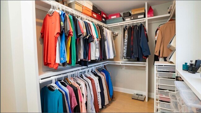 Building Photo - 279 Suffolk Ave