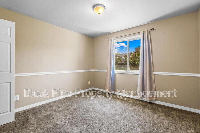 Building Photo - 541 S Canvasback Way