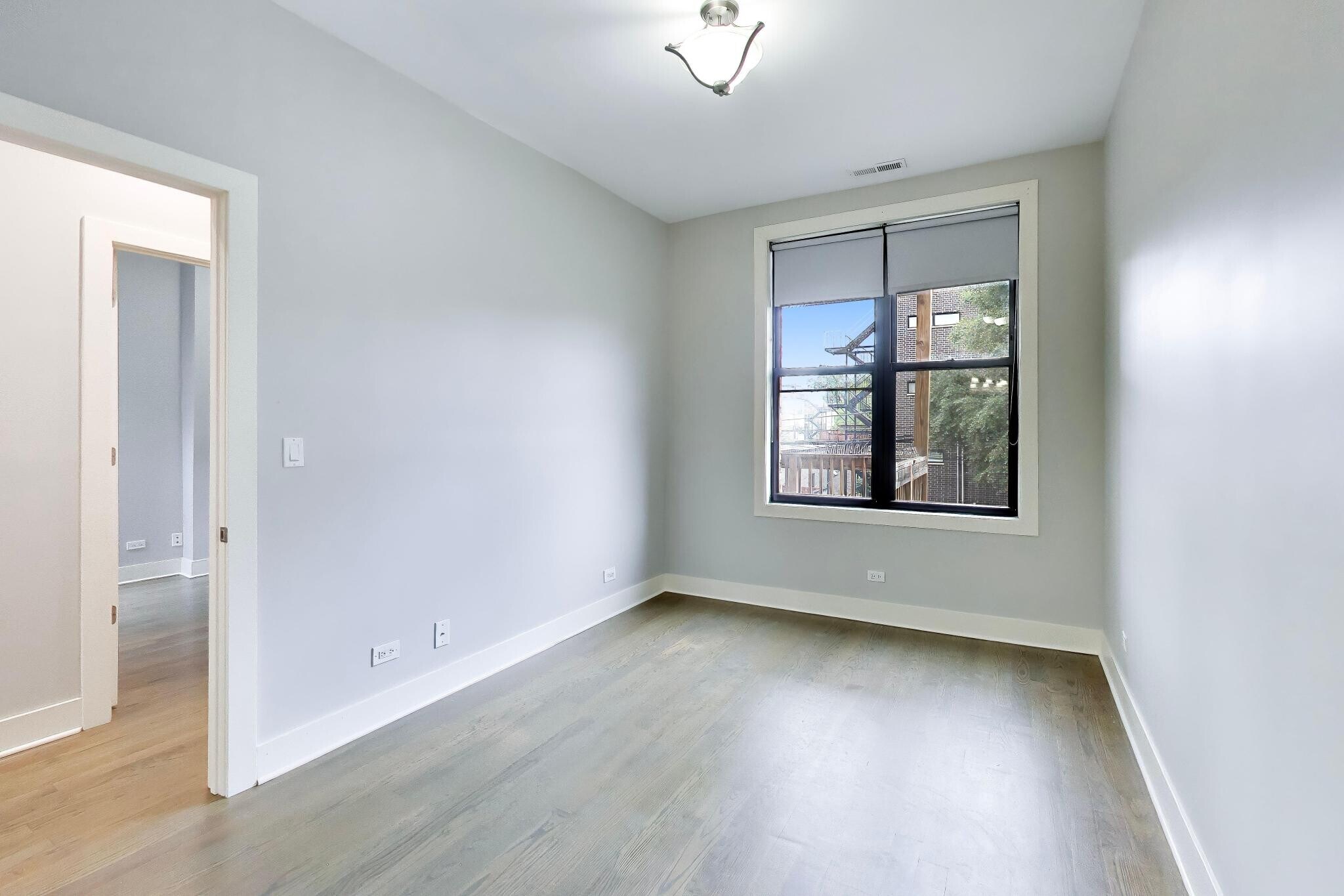 Building Photo - 5139 N Clark St