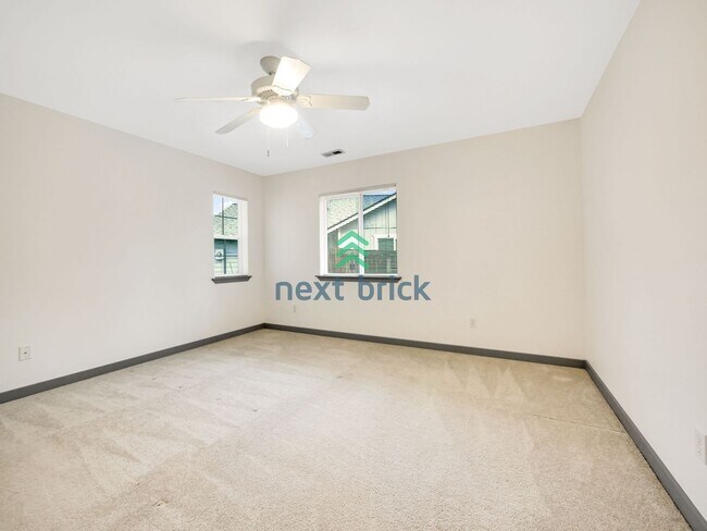 Building Photo - 3 BED & 2 BATH SINGLE FAMILY HOUSE FOR RENT