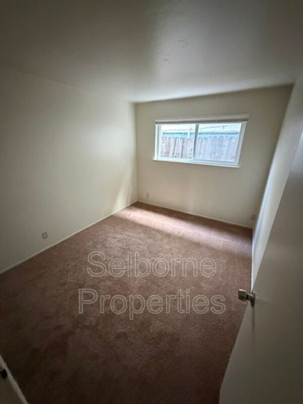 Building Photo - 1537 8th Ave