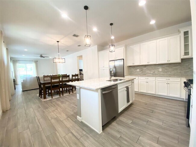 Building Photo - 724 Winterside Dr
