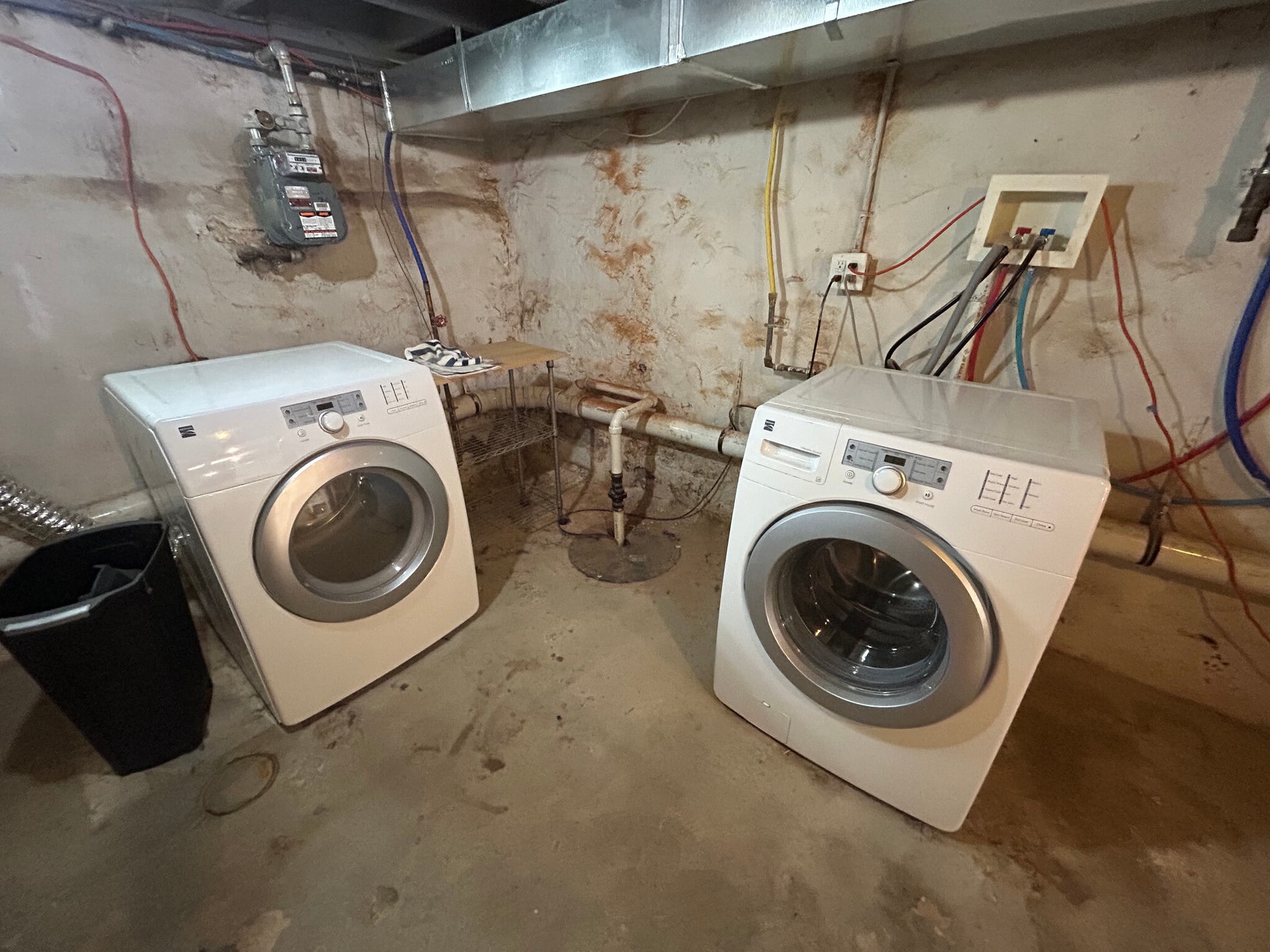 Building Photo - 2027 E Sergeant St