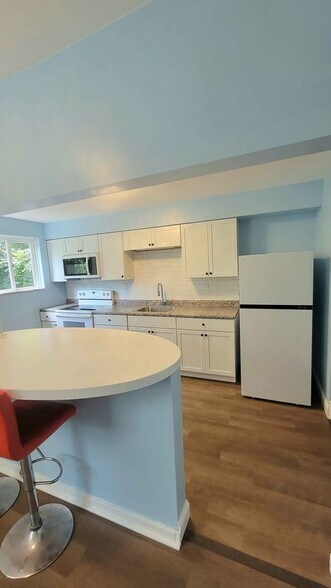 kitchen open to dining rm - 1003 Middle Rd