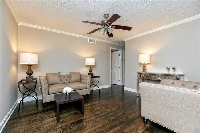 Building Photo - 21 Delmont Dr NE