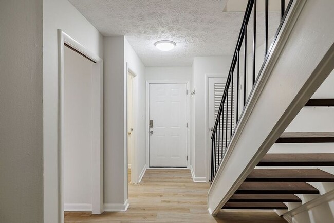 Building Photo - 134 Fernbanks Ct