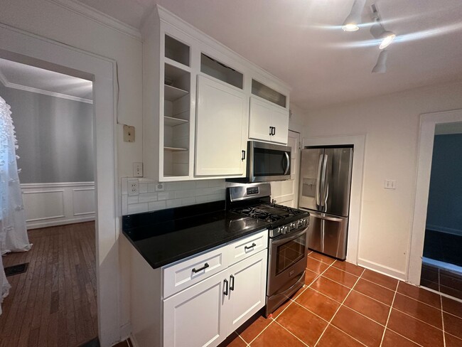 Building Photo - Gorgeous 3 Bed 2 Bath Haymount Home