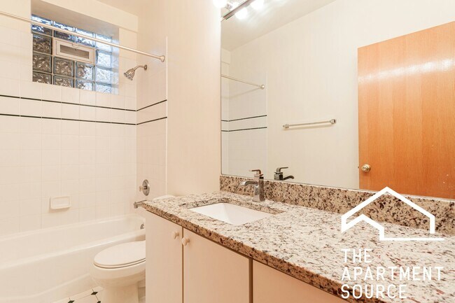 Building Photo - 3117 N Damen Ave